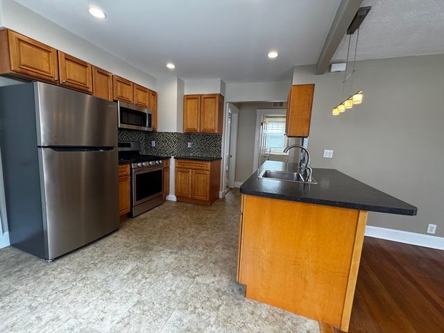 56 Dix St 56, Waltham, MA 02453