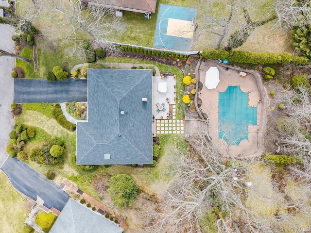 60 Ridge Drive, Plainview, NY 11803