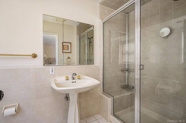 60 Ridge Drive, Plainview, NY 11803