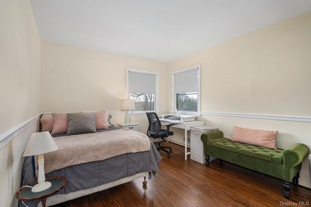 60 Ridge Drive, Plainview, NY 11803