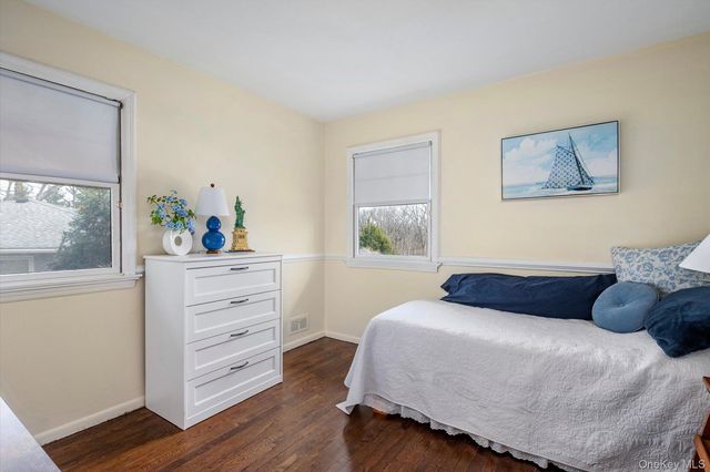 60 Ridge Drive, Plainview, NY 11803