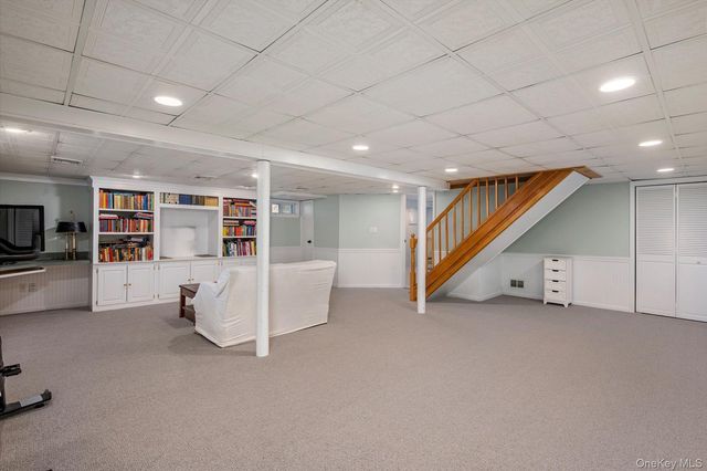 60 Ridge Drive, Plainview, NY 11803