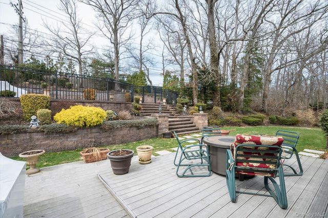 60 Ridge Drive, Plainview, NY 11803