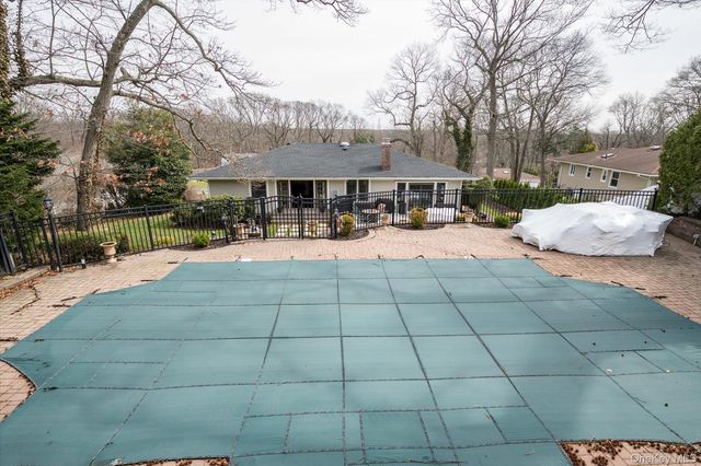 60 Ridge Drive, Plainview, NY 11803