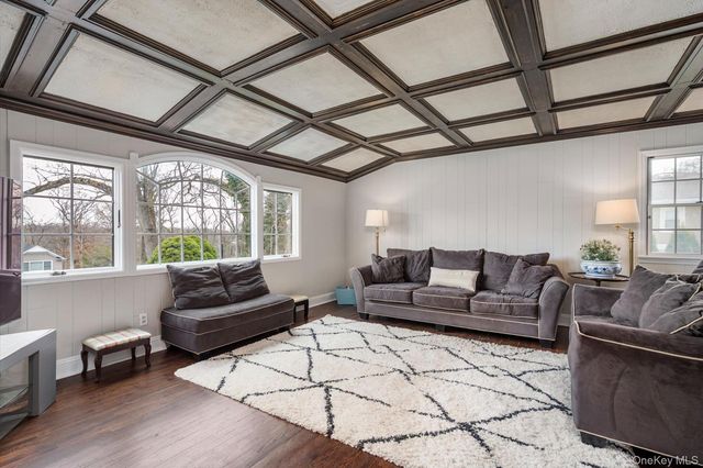 60 Ridge Drive, Plainview, NY 11803