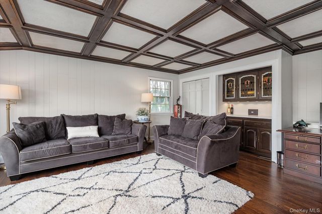 60 Ridge Drive, Plainview, NY 11803