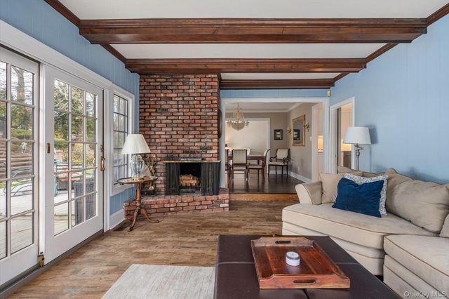 60 Ridge Drive, Plainview, NY 11803