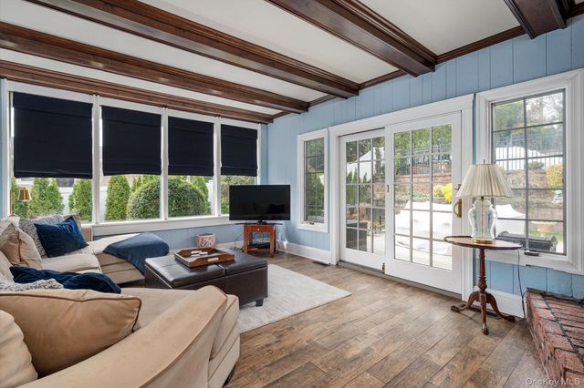 60 Ridge Drive, Plainview, NY 11803