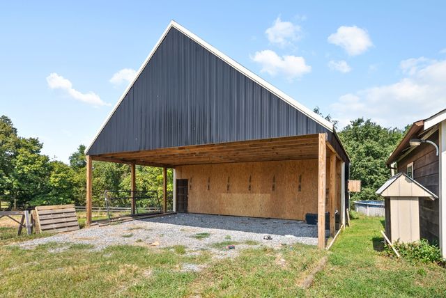 110 Jerry Smith Rd, Indian Mound, TN 37079