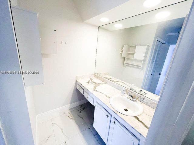 6395 Bay Club Dr 4, Fort Lauderdale, FL 33308