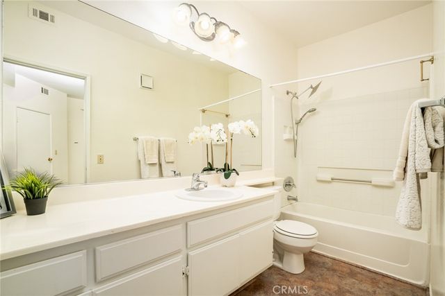 640 W 4th 315, Long Beach, CA 90802