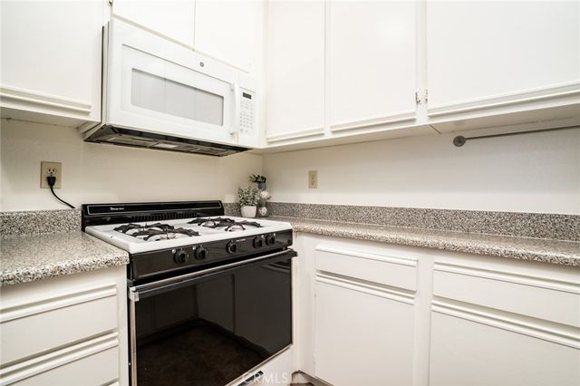 640 W 4th 315, Long Beach, CA 90802