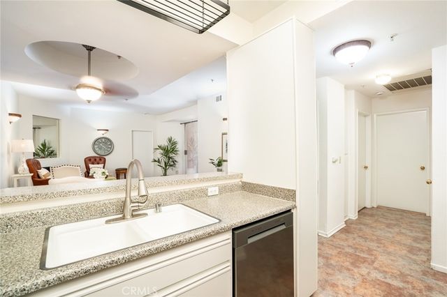 640 W 4th 315, Long Beach, CA 90802