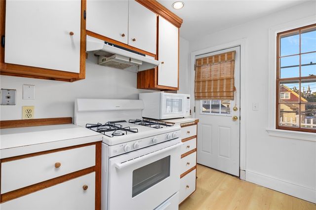 28 John Street, Newport, RI 02840