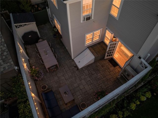 28 John Street, Newport, RI 02840