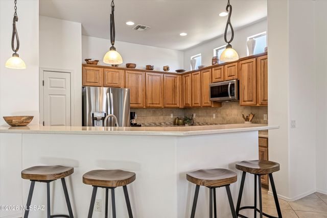 1131 W Tenniel Drive, Green Valley, AZ 85614