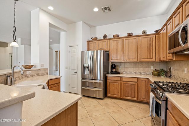 1131 W Tenniel Drive, Green Valley, AZ 85614