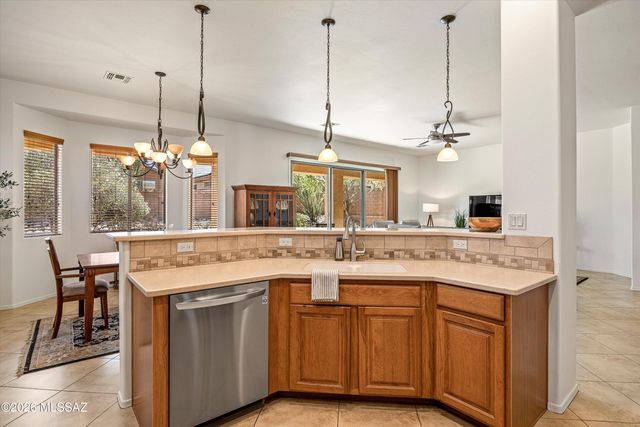 1131 W Tenniel Drive, Green Valley, AZ 85614