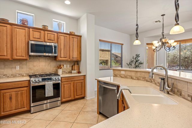 1131 W Tenniel Drive, Green Valley, AZ 85614