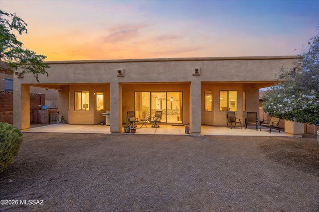 1131 W Tenniel Drive, Green Valley, AZ 85614