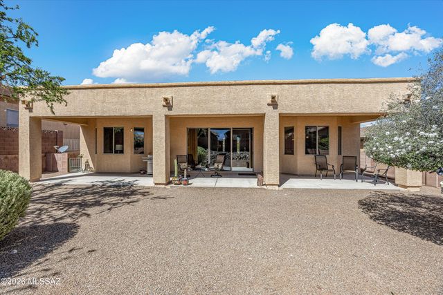 1131 W Tenniel Drive, Green Valley, AZ 85614
