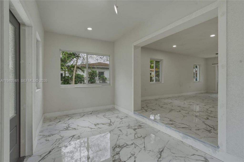 Image 5 of property listing at 513 NW 99th St, Miami, FL 33150
