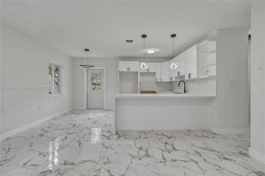 Image 6 of property listing at 513 NW 99th St, Miami, FL 33150