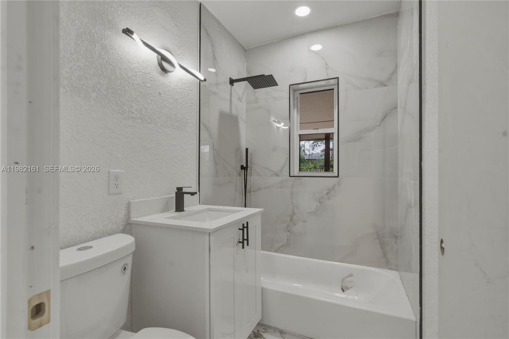 Image 9 of property listing at 513 NW 99th St, Miami, FL 33150