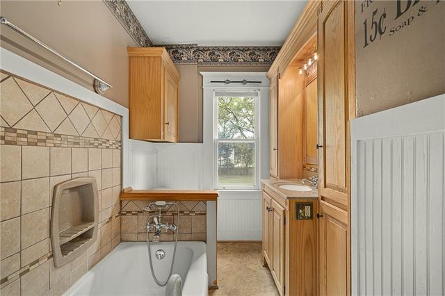 553 E Park Street, Olathe, KS 66061