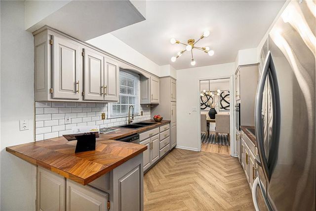 3322 W 95th Street, Leawood, KS 66206