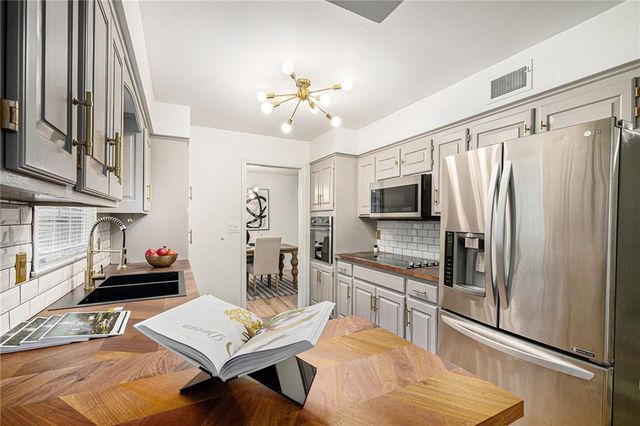 3322 W 95th Street, Leawood, KS 66206