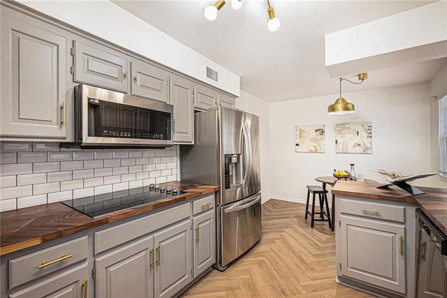 3322 W 95th Street, Leawood, KS 66206