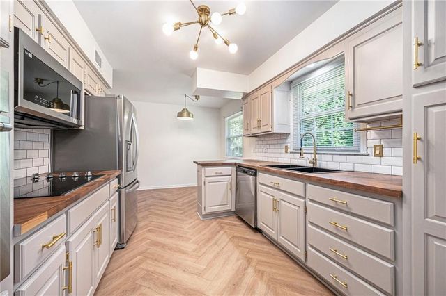 3322 W 95th Street, Leawood, KS 66206