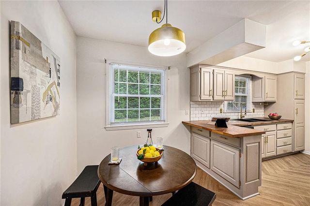 3322 W 95th Street, Leawood, KS 66206