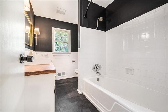 3322 W 95th Street, Leawood, KS 66206