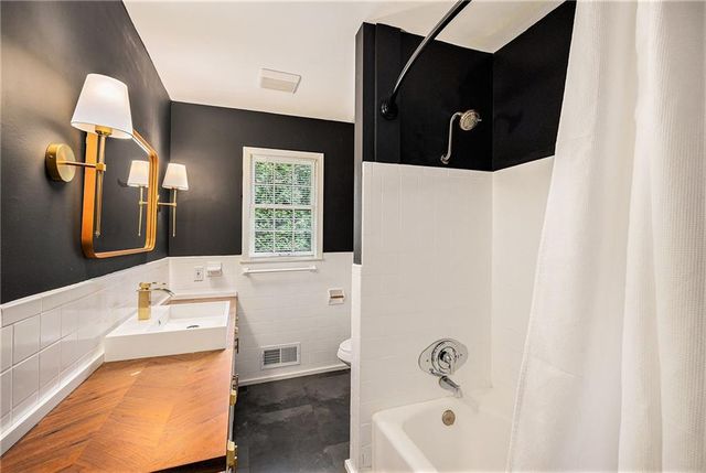 3322 W 95th Street, Leawood, KS 66206