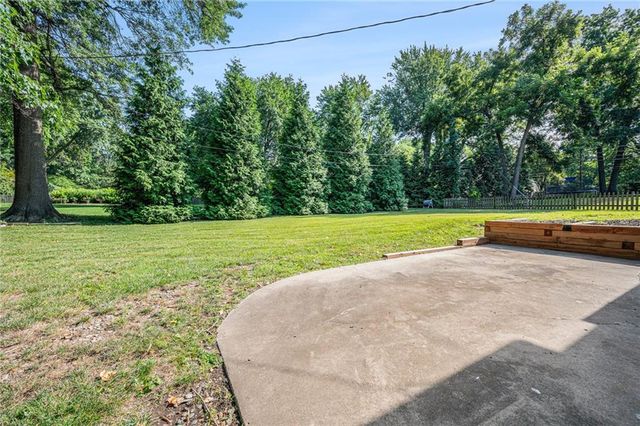 3322 W 95th Street, Leawood, KS 66206