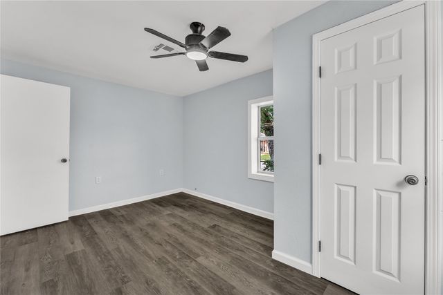 301 E Craven Avenue, Lacy Lakeview, TX 76705