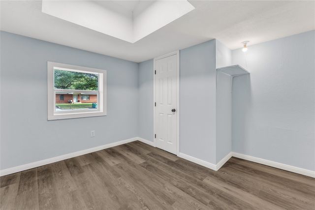 301 E Craven Avenue, Lacy Lakeview, TX 76705