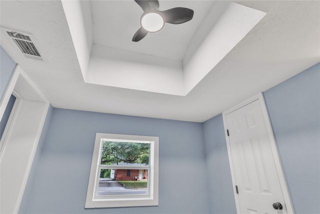 301 E Craven Avenue, Lacy Lakeview, TX 76705