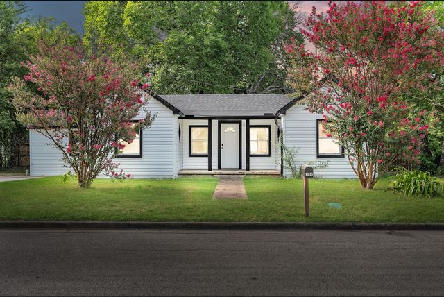 301 E Craven Avenue, Lacy Lakeview, TX 76705