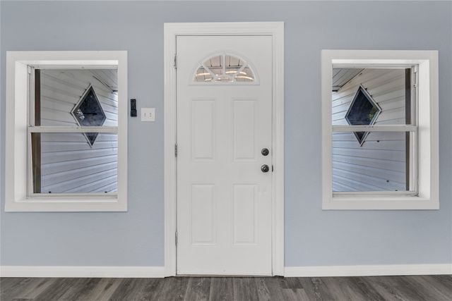 301 E Craven Avenue, Lacy Lakeview, TX 76705