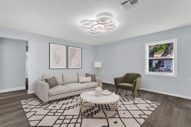 301 E Craven Avenue, Lacy Lakeview, TX 76705