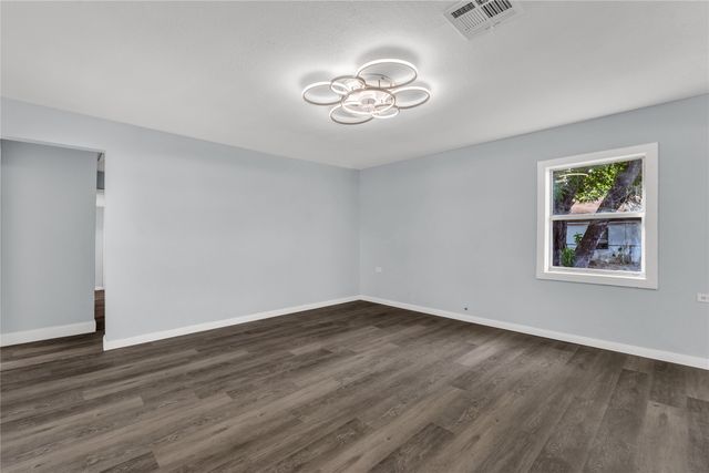 301 E Craven Avenue, Lacy Lakeview, TX 76705