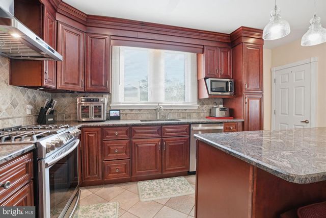49 MAPLE AVE, Southampton, PA 18966
