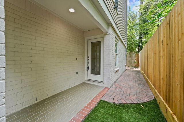 208 Hawthorne Street A, Houston, TX 77006