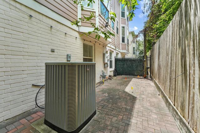 208 Hawthorne Street A, Houston, TX 77006
