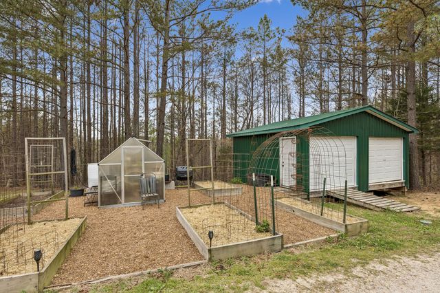 105 Sickler Rd, Hohenwald, TN 38462