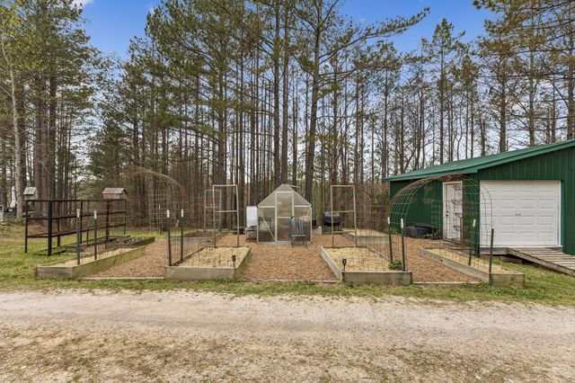 105 Sickler Rd, Hohenwald, TN 38462