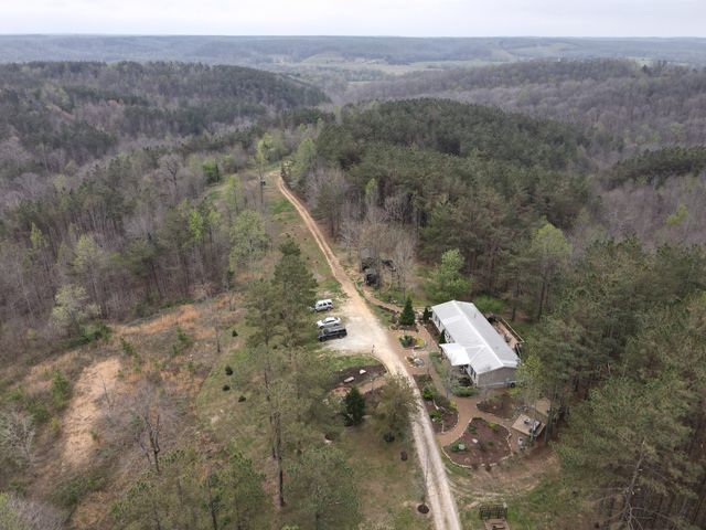 105 Sickler Rd, Hohenwald, TN 38462